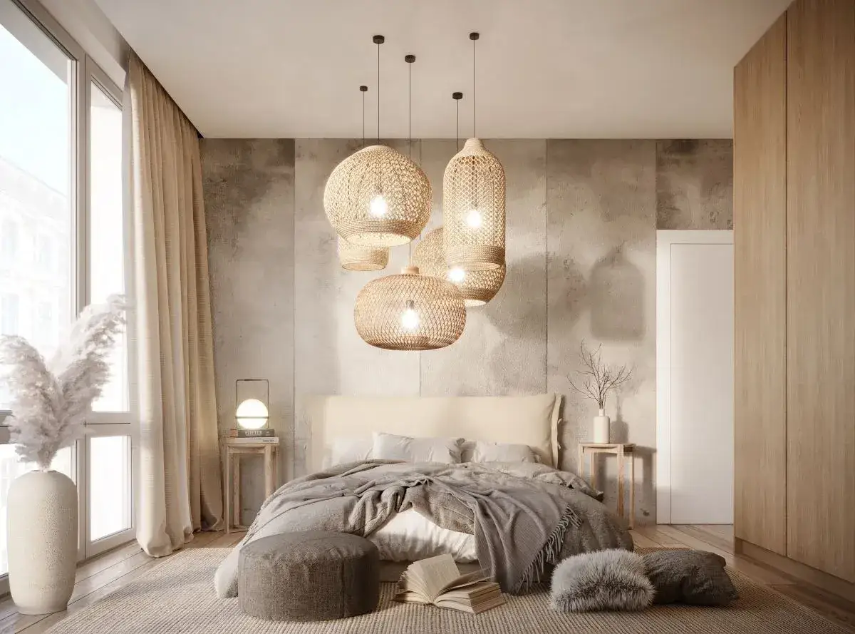Sypialnia w stylu boho z plecionymi lampami, idealna do stworzenia harmonii i spokoju, zgodnie z zasadami feng shui.